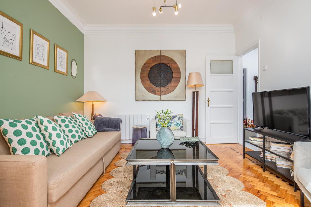 Apartamento Classy 4bdr W/ Balcony By Lovelystay